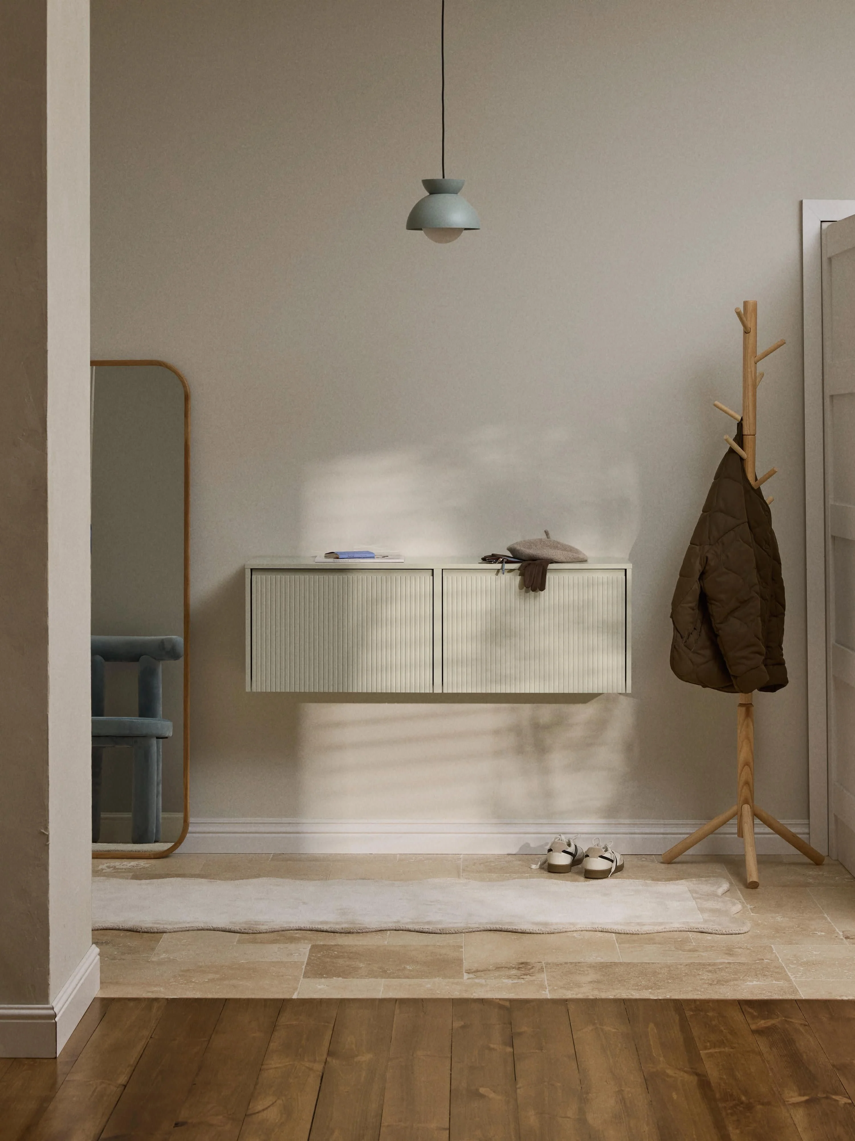 Wand-Schuhschrank Shea mit Klappfächern und geriffelter Front