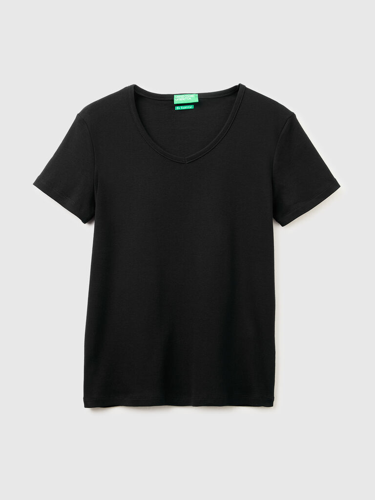 Slim fit t-shirt with V-neck