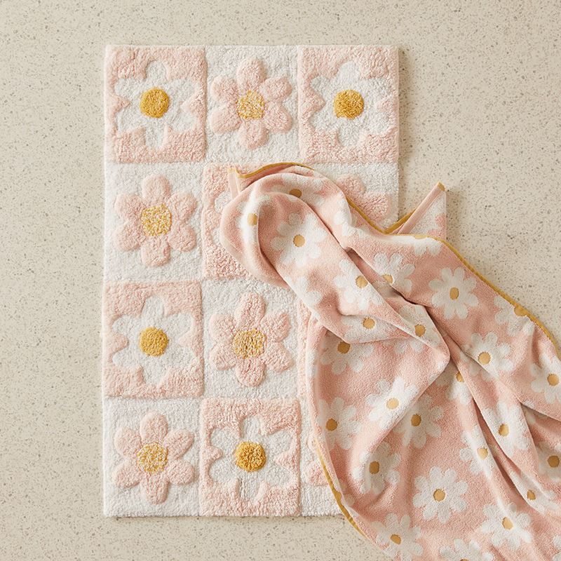 Daisy Pink Bath Mat