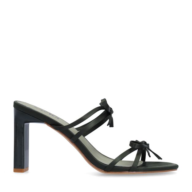 Groene sandalen met hak en strikjes