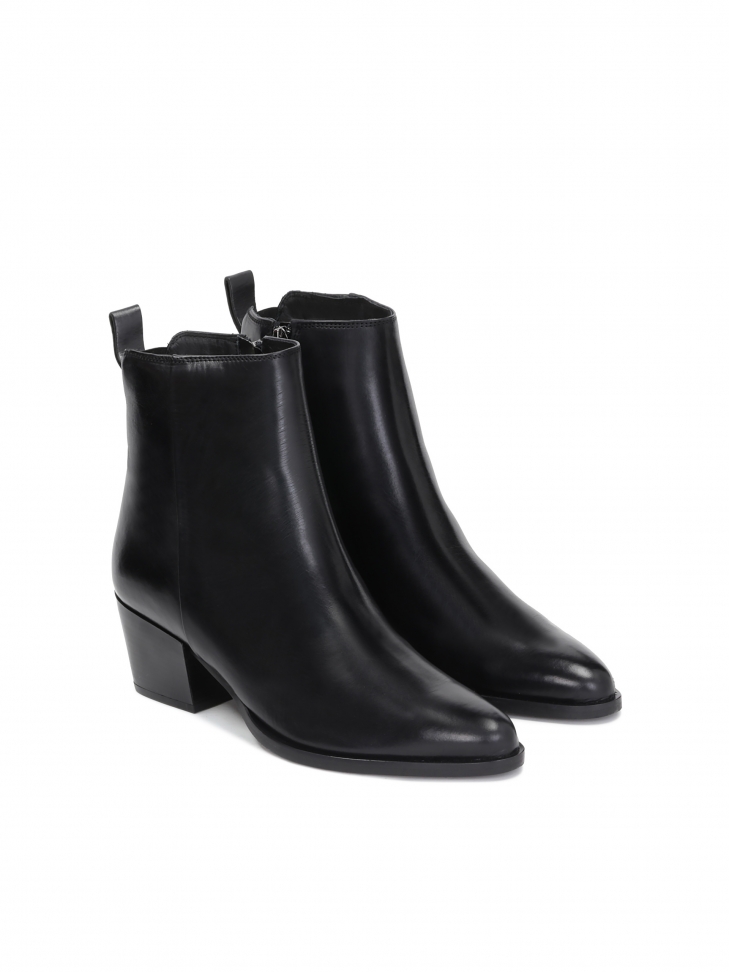 Ladies' black boots