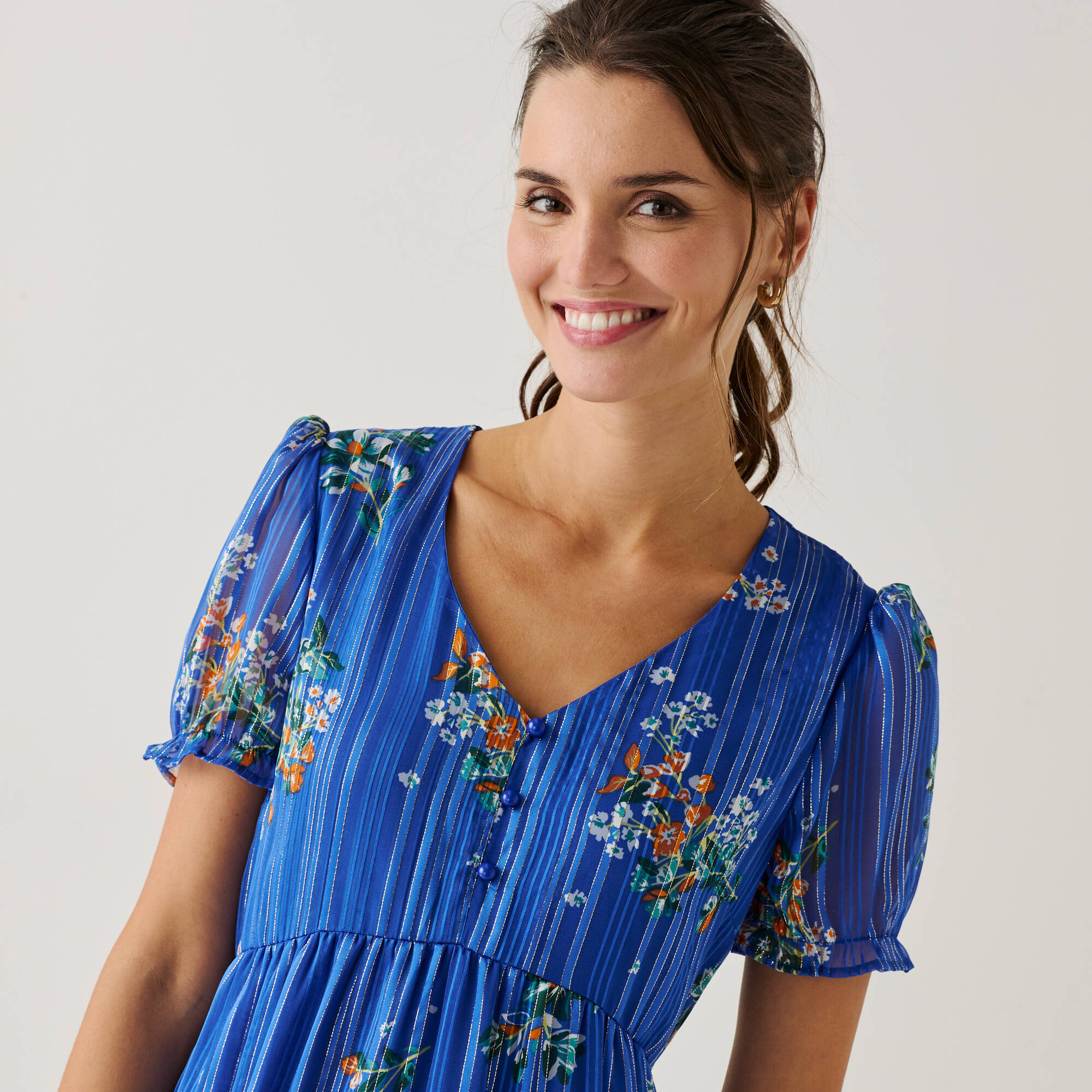 Robe courte imprimé floral, voile fils brillants