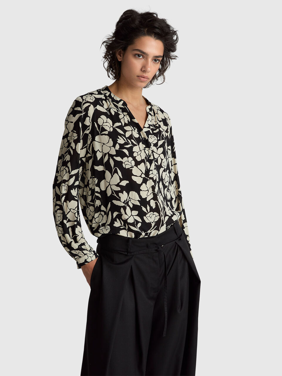 Mandarin blouse with floral print