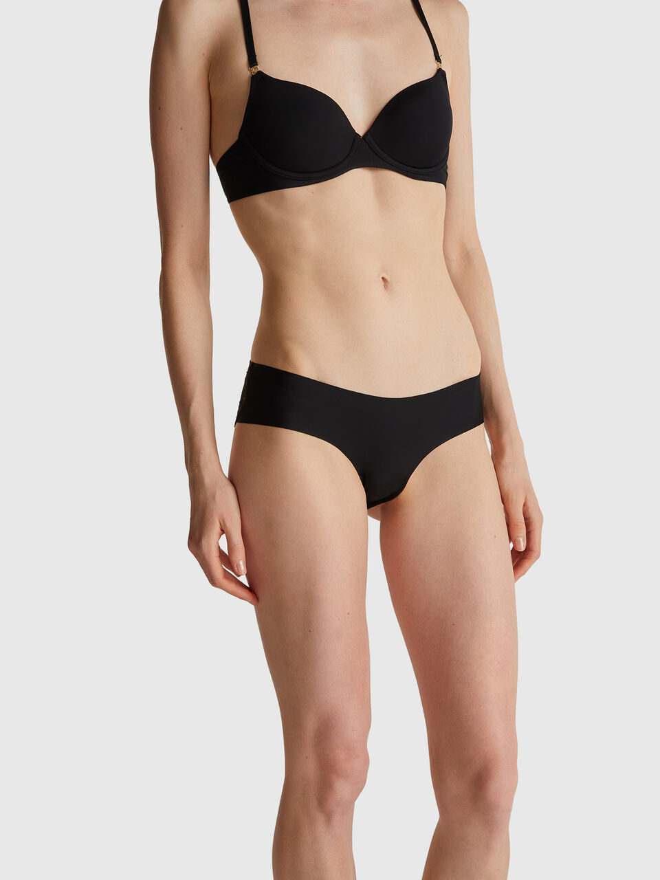 Stretch underwear with lace