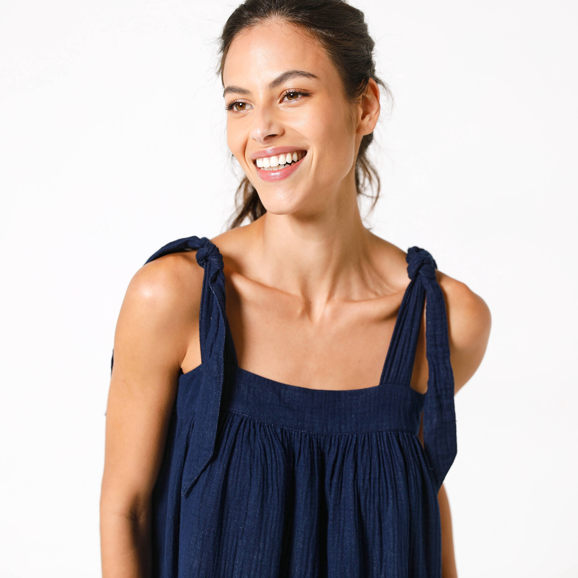Robe housse à bretelles nouées effet denim, gaze de coton
