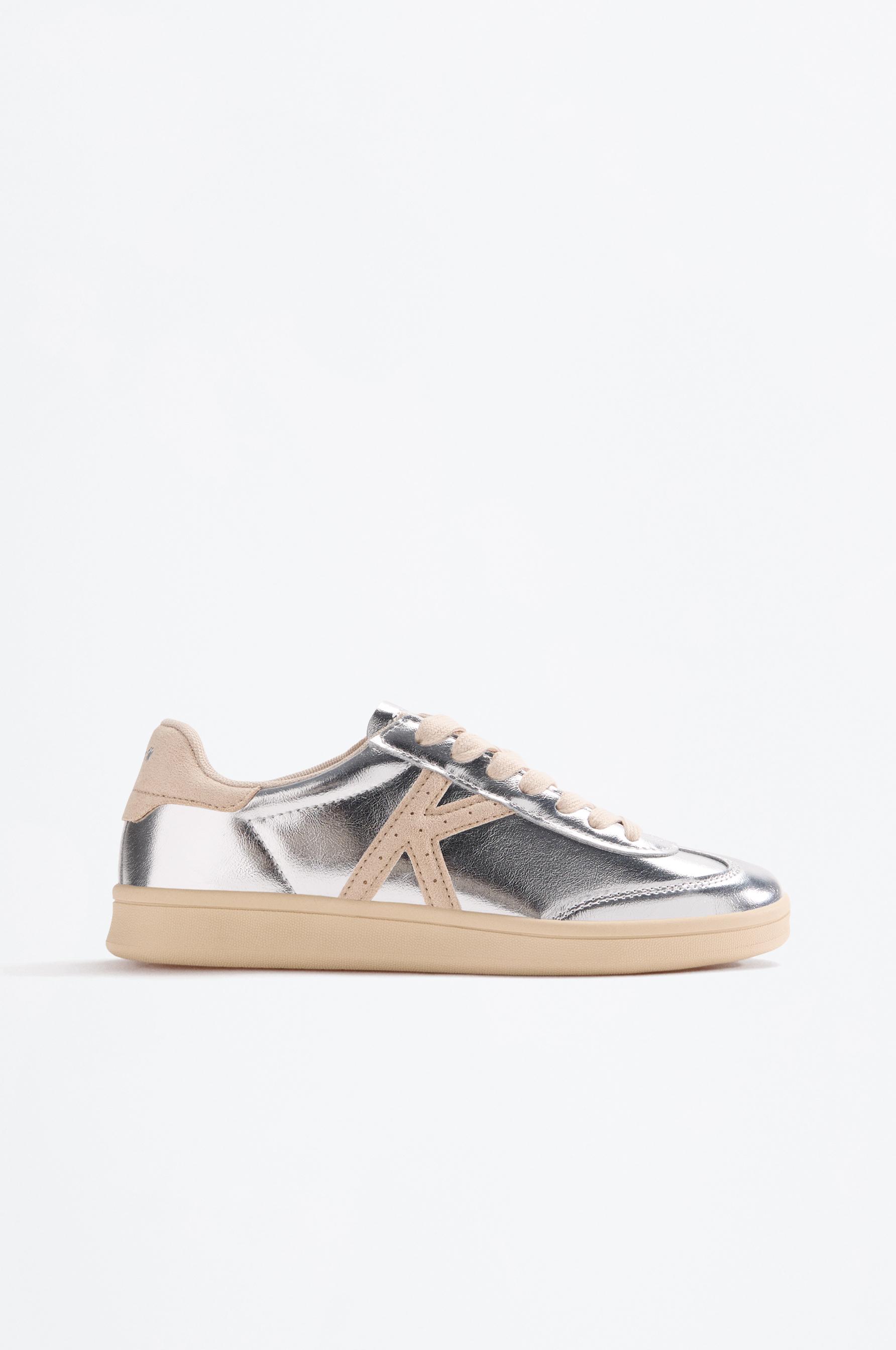 ZAPATILLA KELME METALIZADA