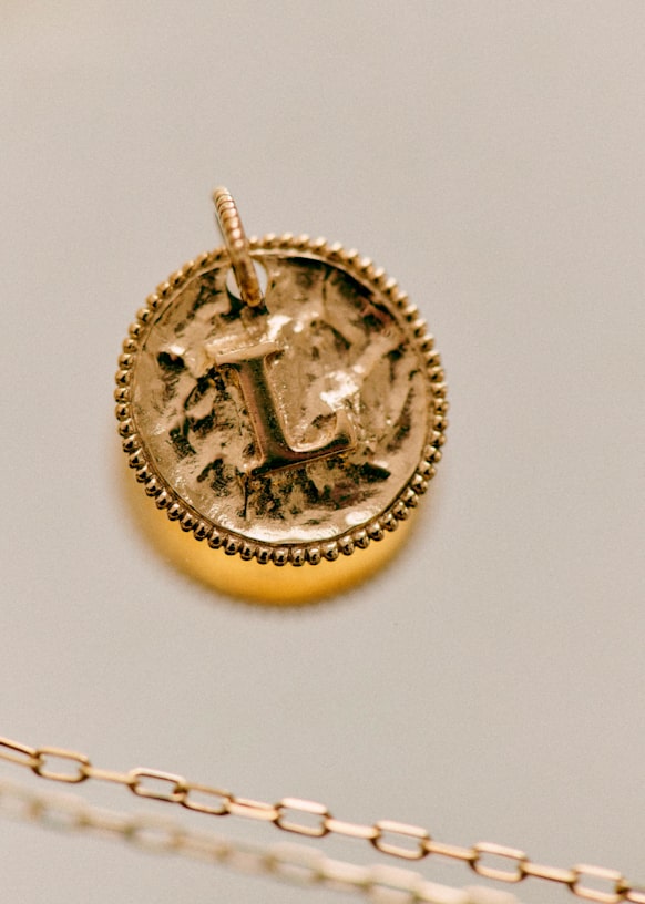 Sara Pendant 9-carat gold - Letters I to P