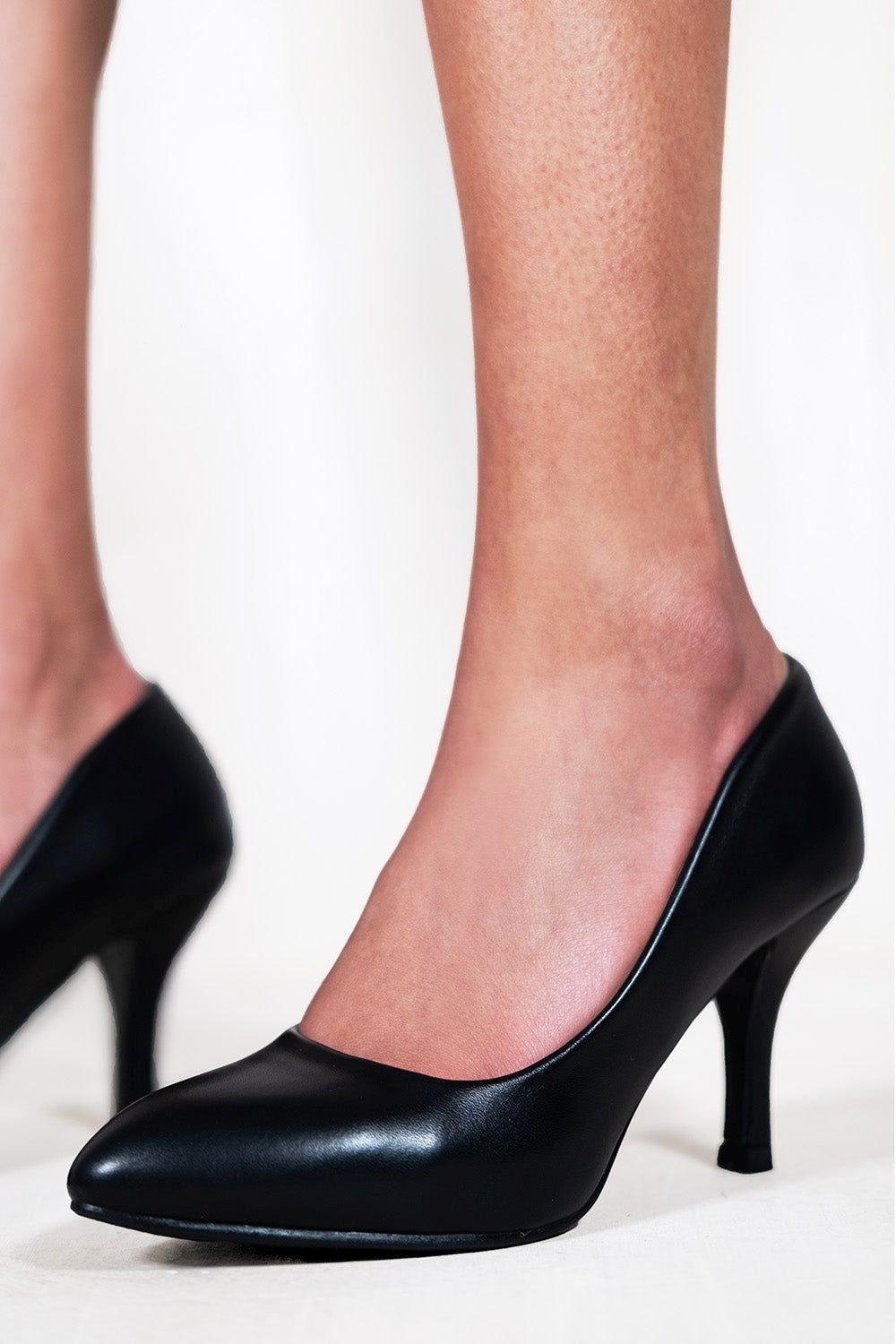 Where's That From Paola' Mid High Heel Court Pump Shoes With Pointed Toe
