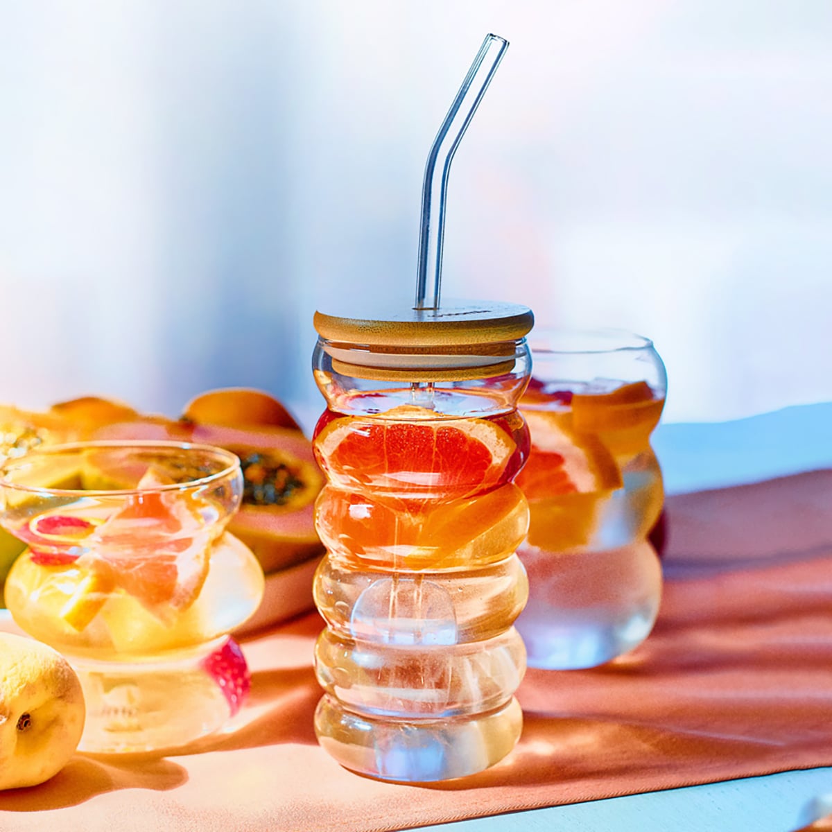 Szklanka BUBBLY SUMMER z bambusową pokrywką i szklaną słomką 0,45 l