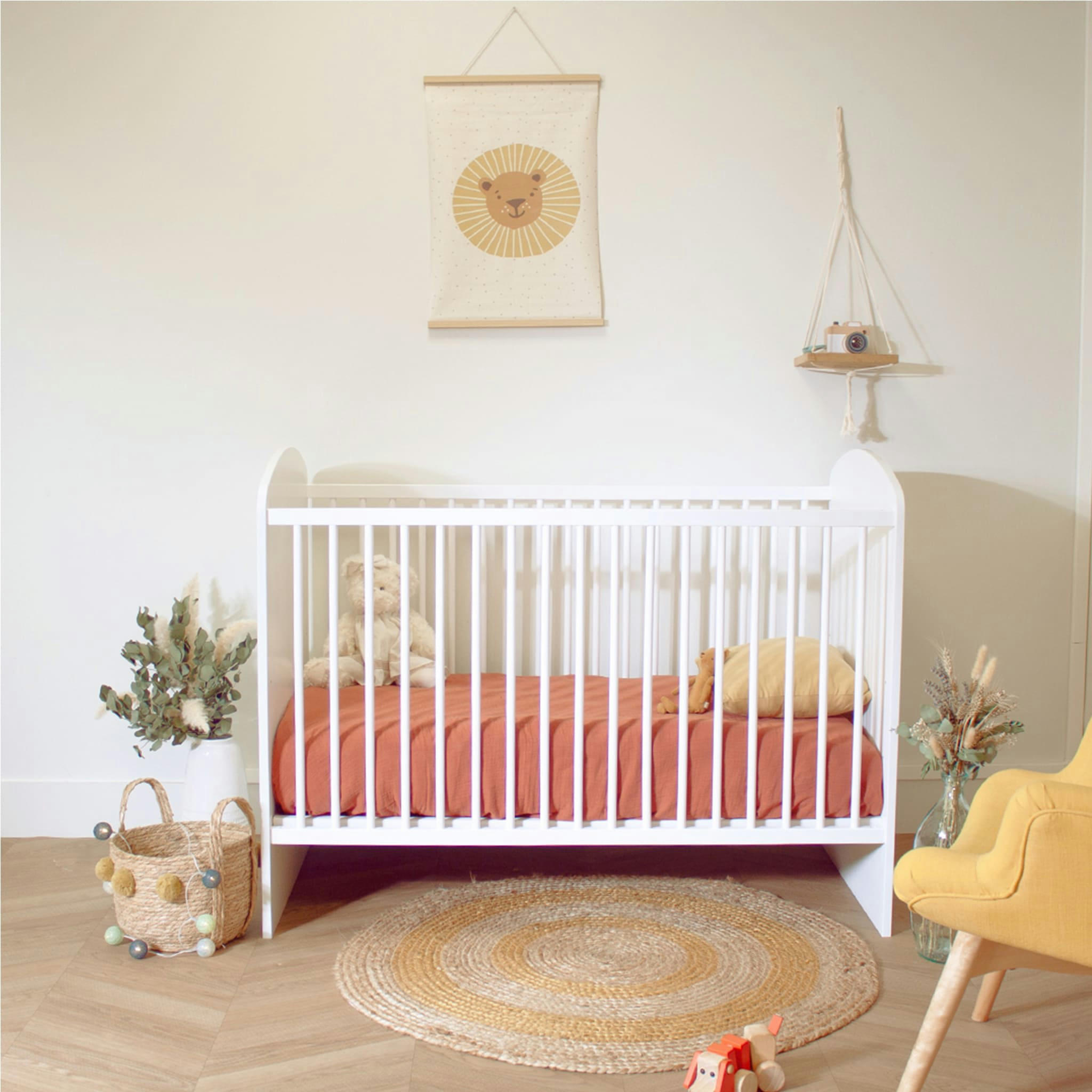 - Lit bébé en bois massif avec sommier réglable blanc 60x120