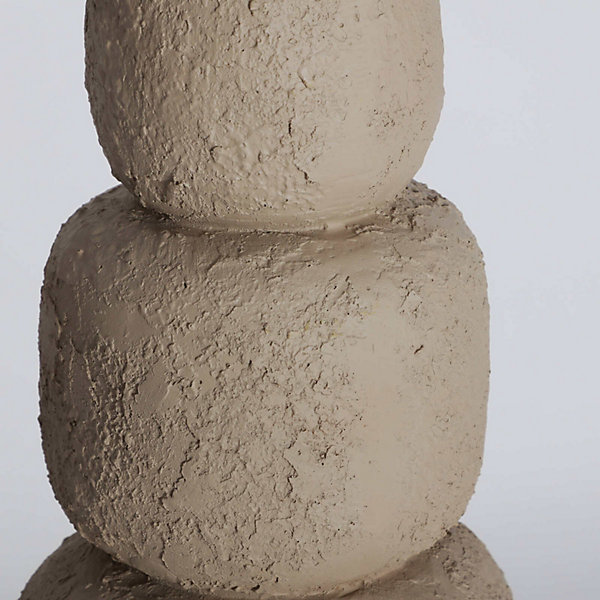 Lampe sur pied contemporaine en résine beige et abat jour blanc 34 x 34 x 154 cm Beige sable et blanc cassé