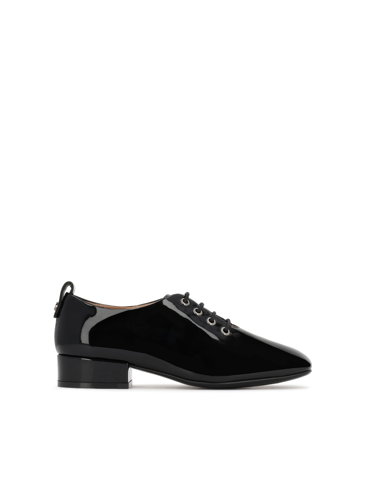 Patent leather lace-up heeled shoes