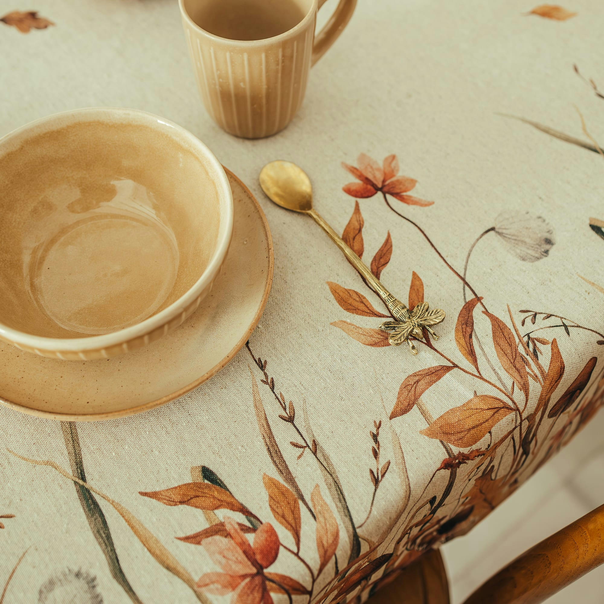 NISCALO OCRE - Nappe en lin antitâche imprimée floral 140x240 cm