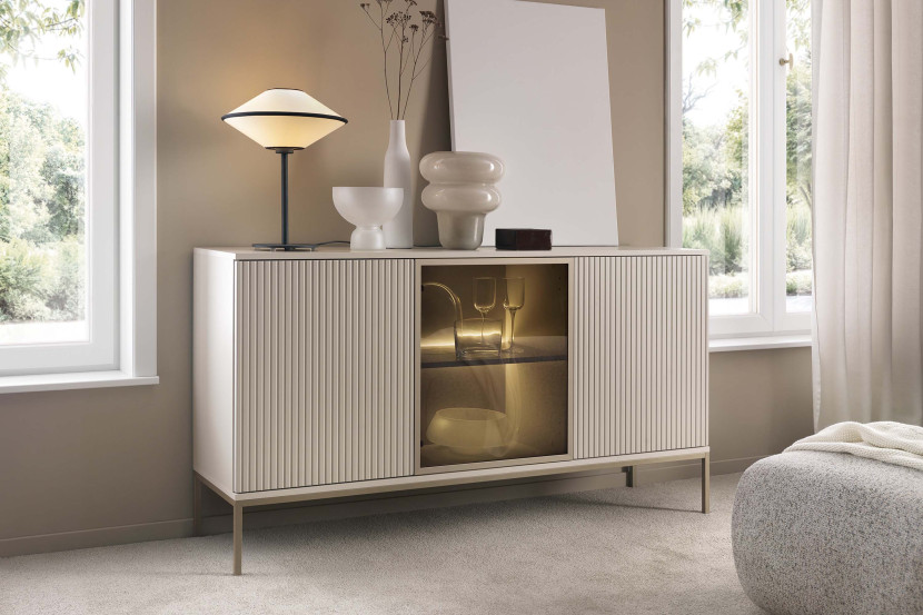 KONSIMO FONTE Duża komoda 154 cm system push-to-open, ozdobne lamele