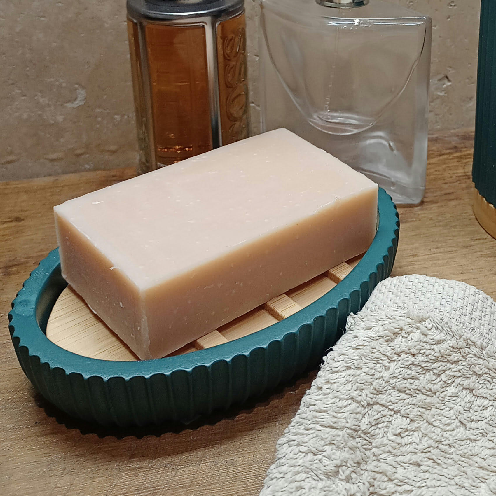 - Porte savon polyrésine vert pétrole et bambou - 12.5x9x2.5cm