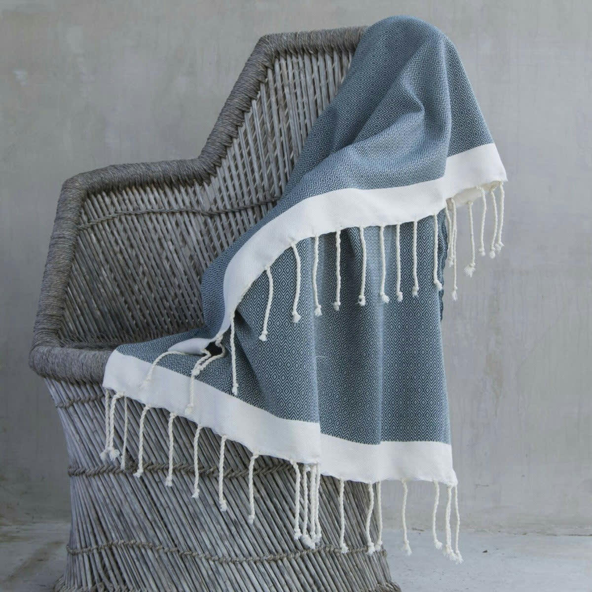 COURCHEVEL - Plaid coton  160x250 bleu pétrole / écru