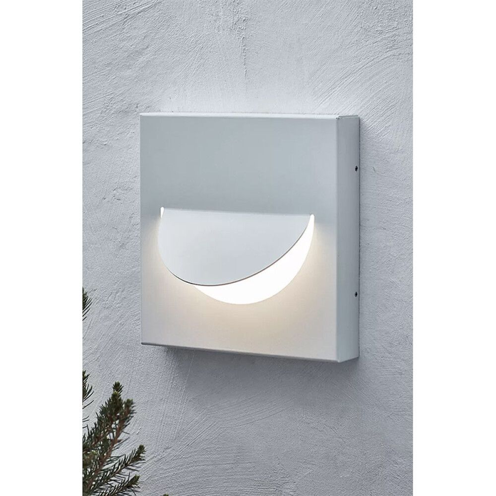 VEGGLAMPE MARKSLÖJD SMILE HVIT