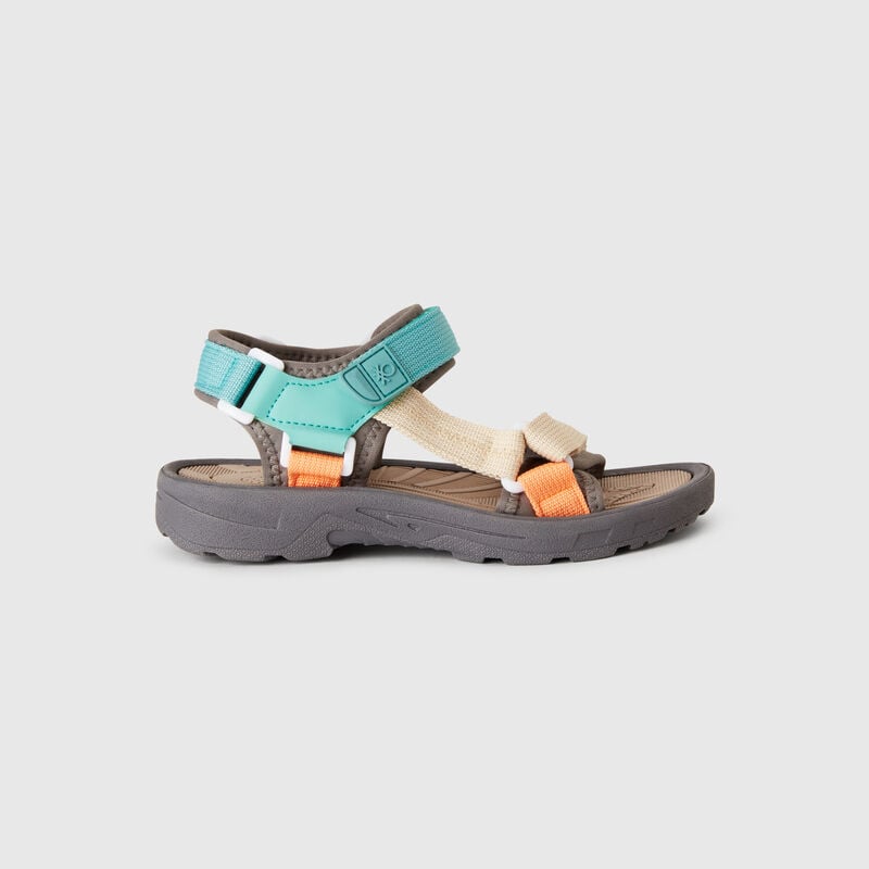 Open-toe sandals