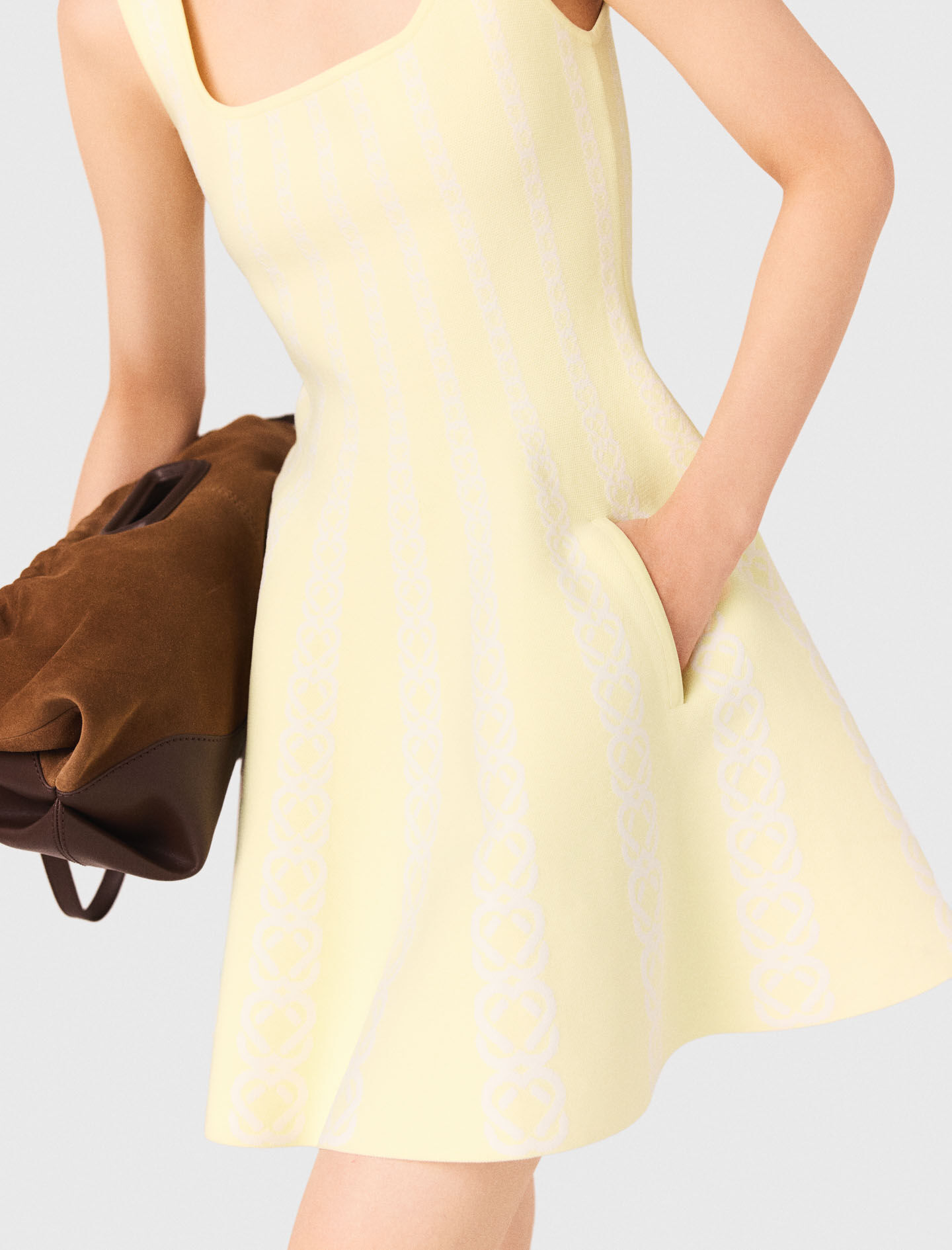 Robe courte en maille jacquard