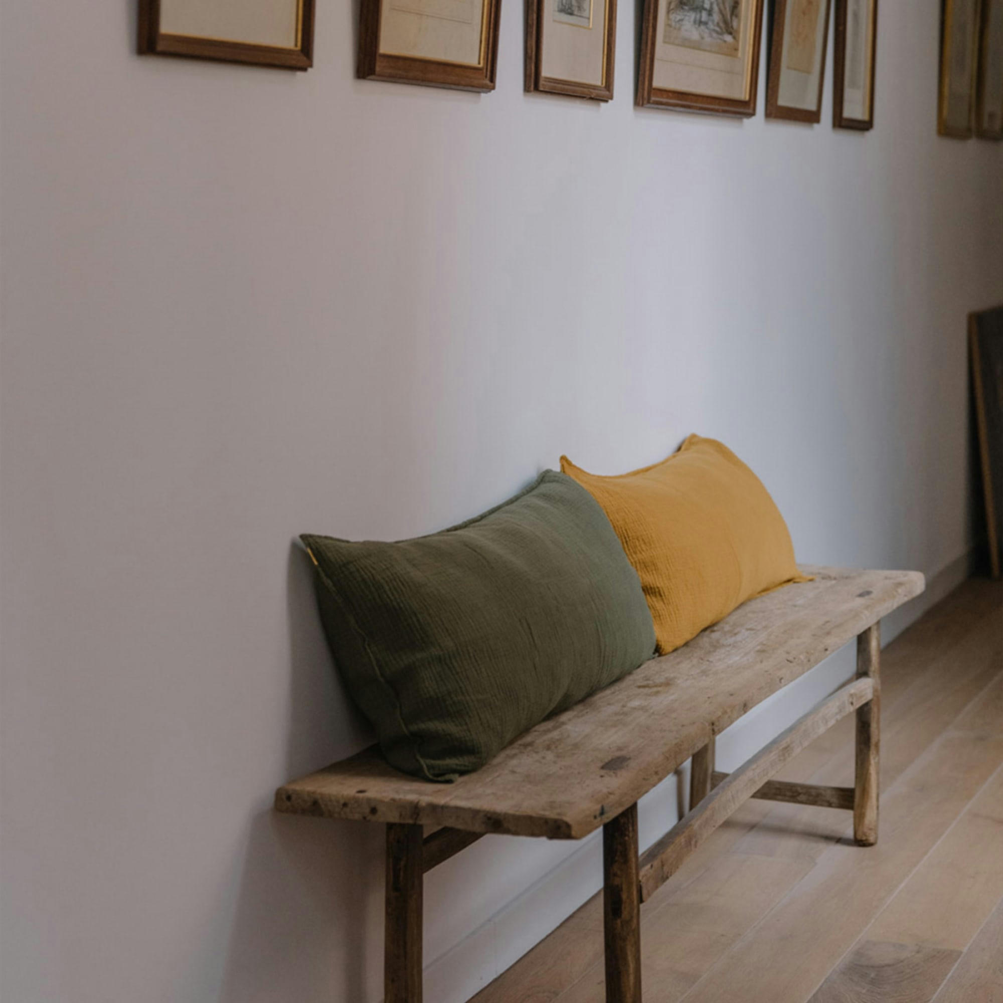 - Grand coussin en double gaze de coton vert câpre