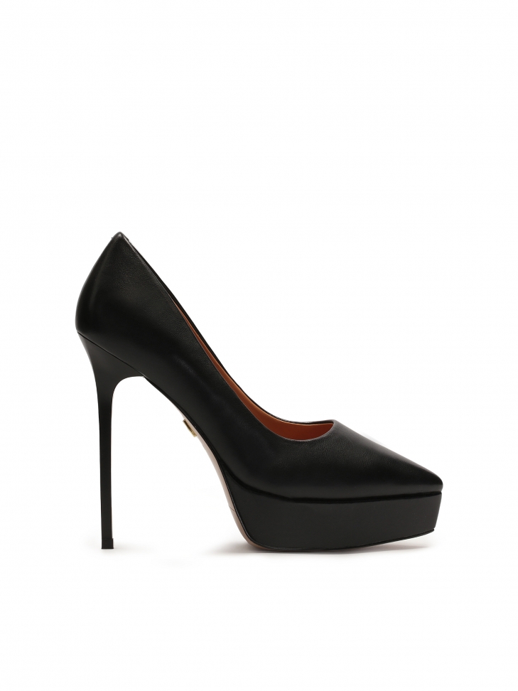Platform pumps with a pointy toe