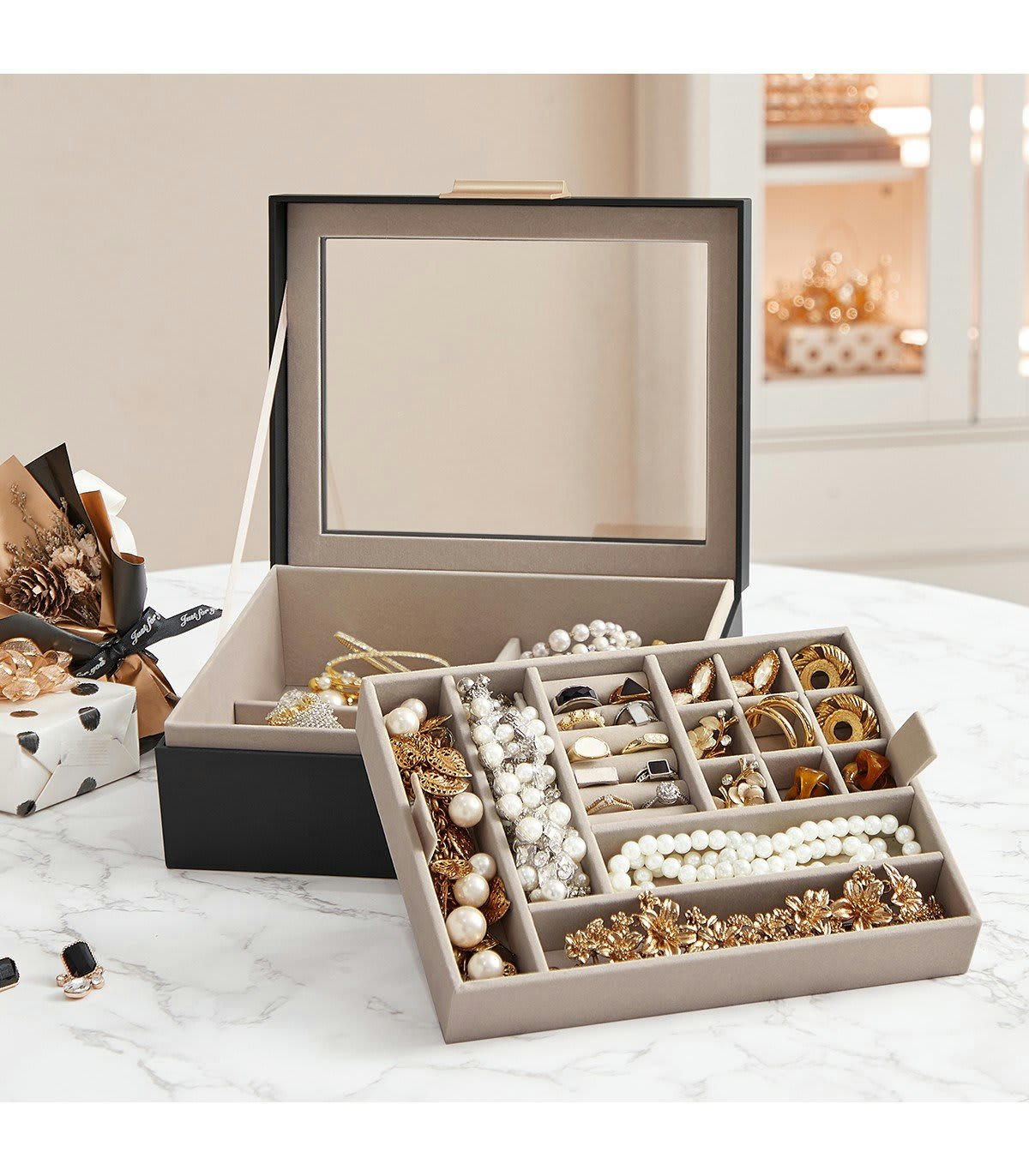 - Boîte à bijoux noire avec couvercle vitré