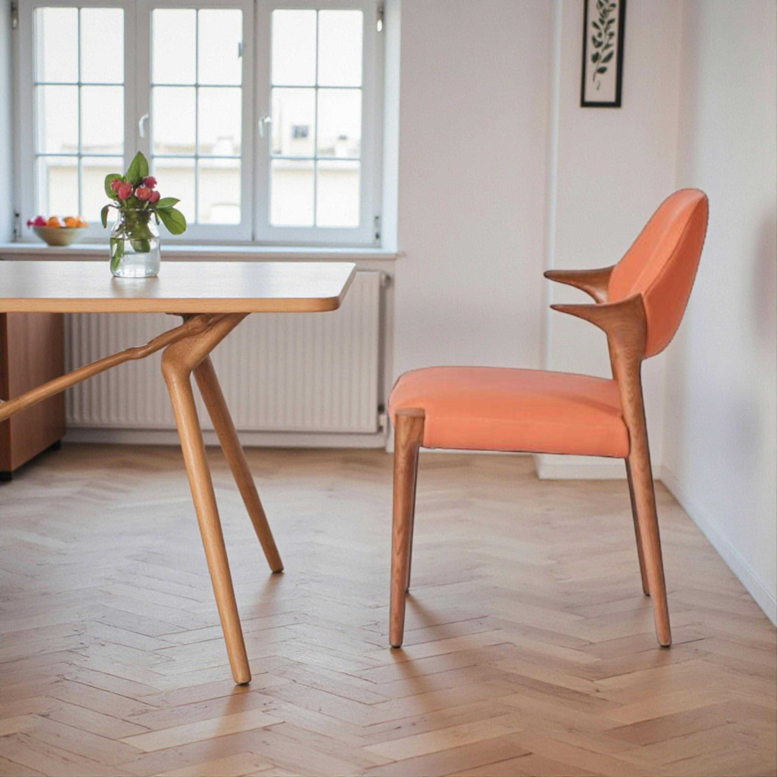 Chaise en cuir rouille design, accoudoirs bois brun ALDER