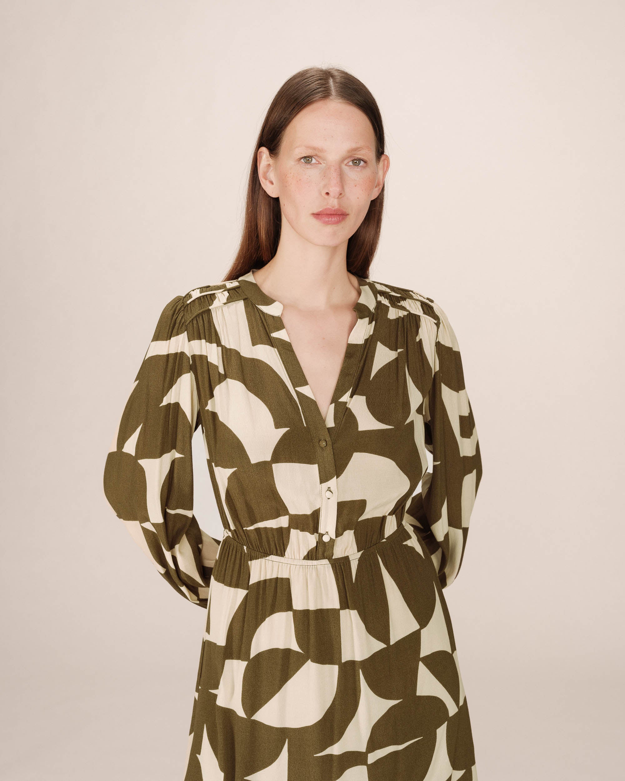 Robe courte graphique olive Selia