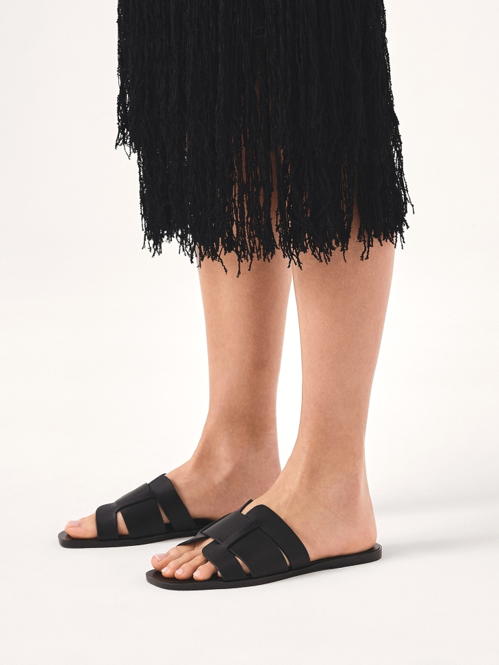 Black slides on a flat sole