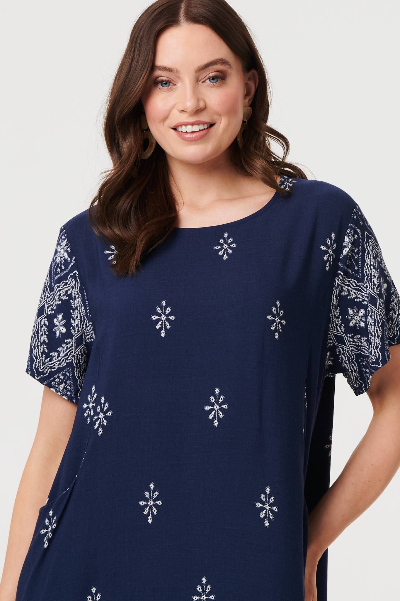 Izabel London Border Print Shift Knee Length Dress