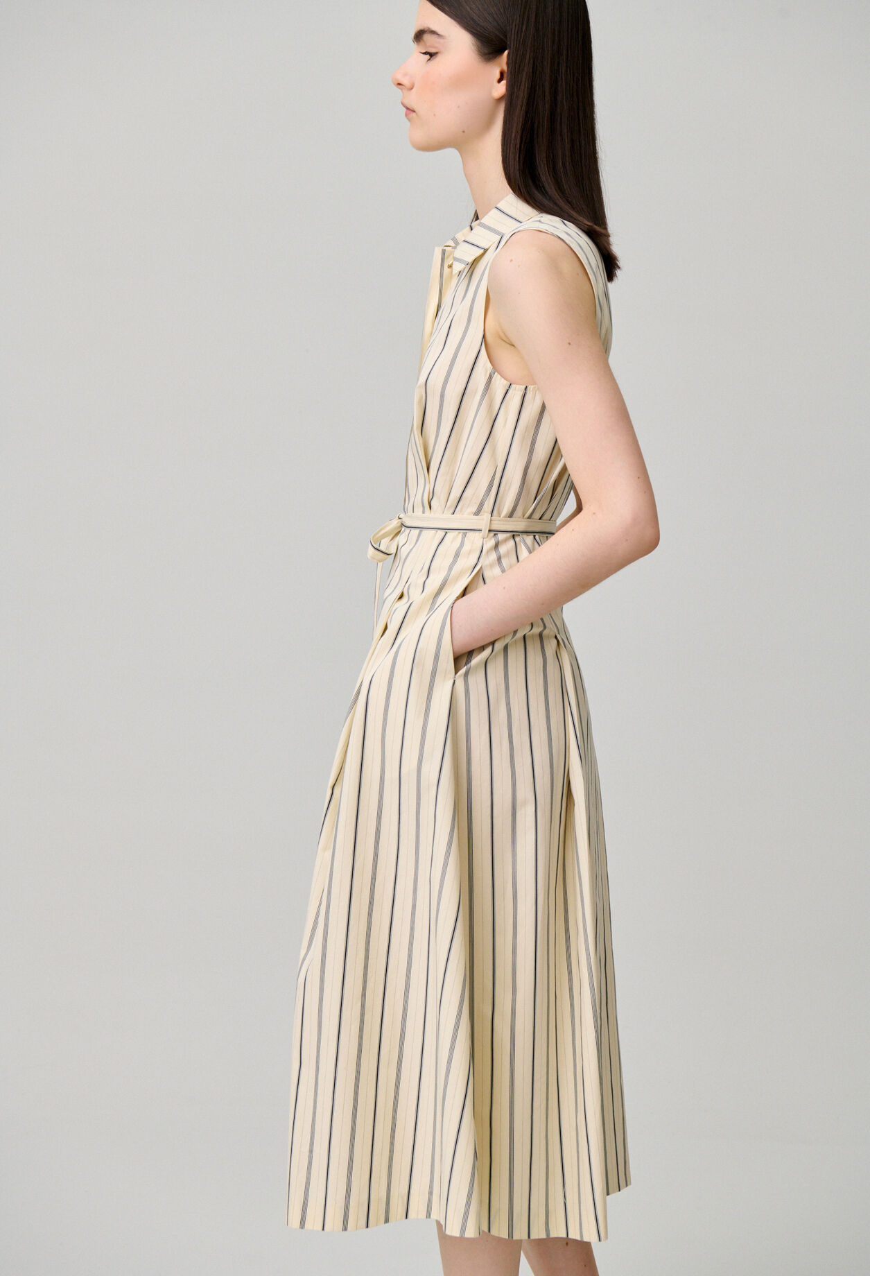 Robe longue sans manches