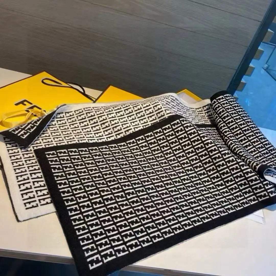 Fendi Wool knit double-sided scarf