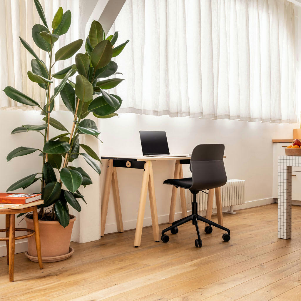 - Bureau démontable pieds en bois et plateau aspect chêne 120x60cm