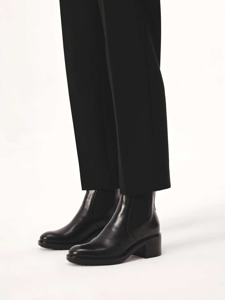 Black boots with rubber inserts