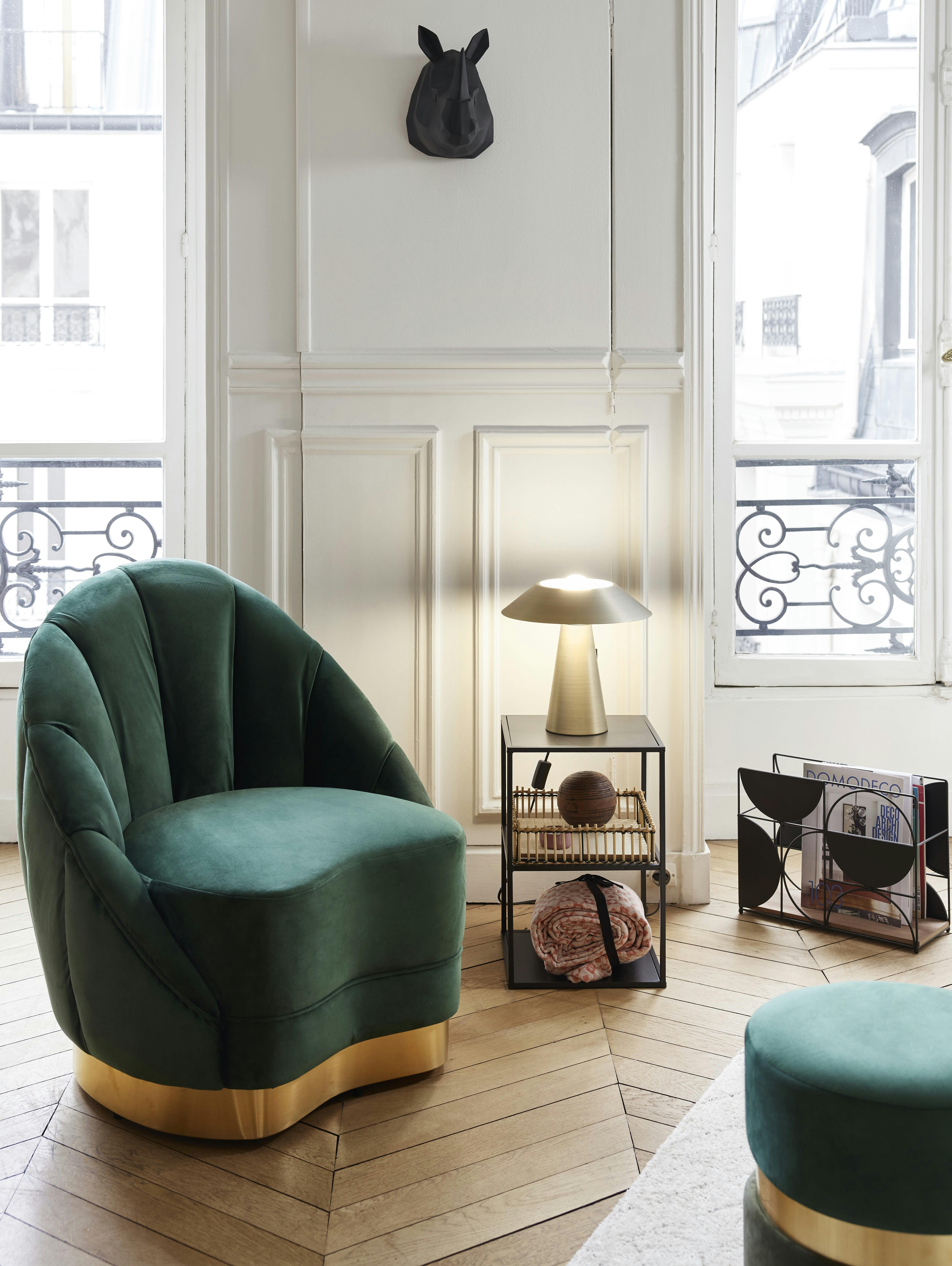 BETTY - Fauteuil en velours vert sapin, base cerclage or effet laiton