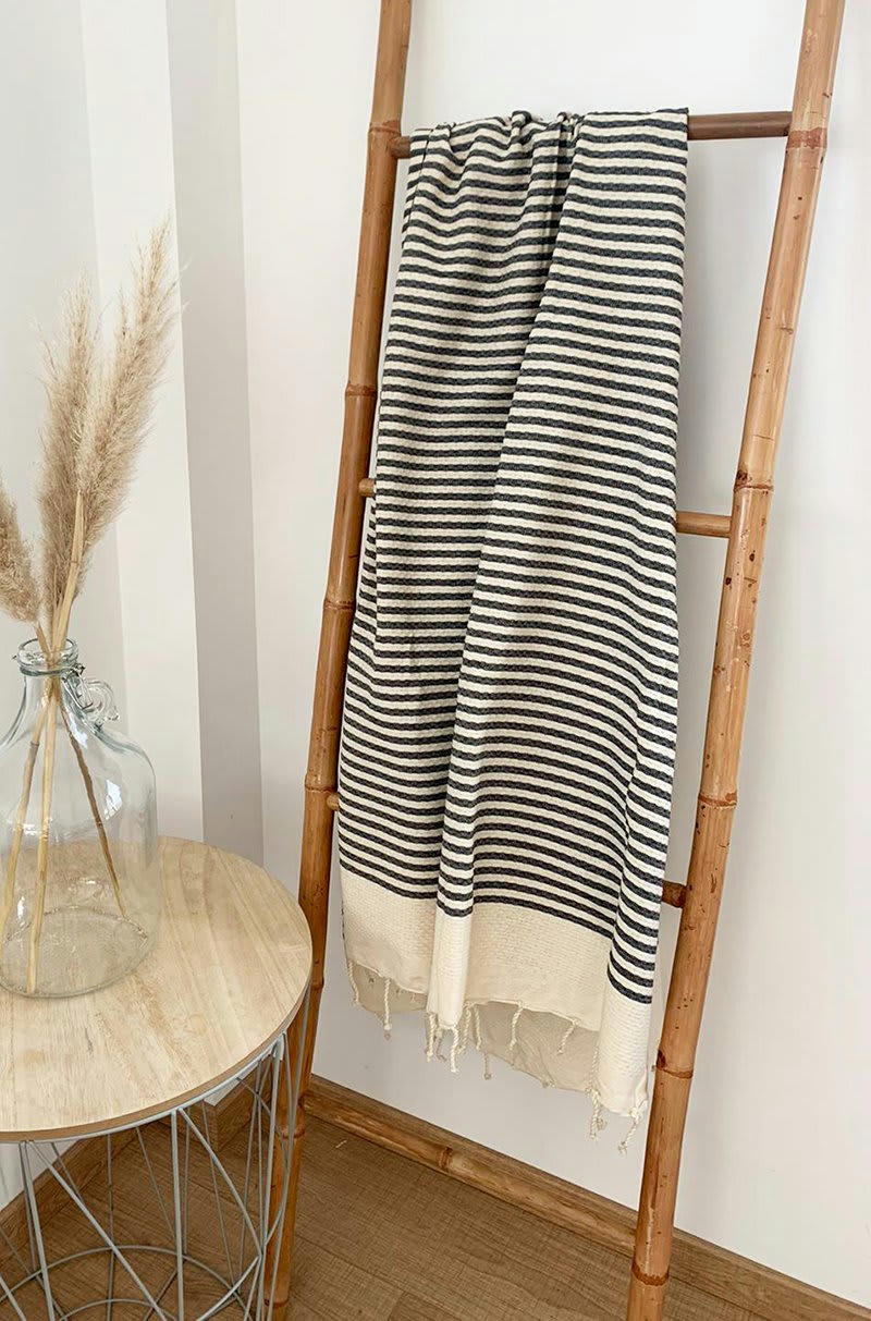 Nid d'abeille - Fouta rayée traditionnelle anthracite yadara grise 200 x 200