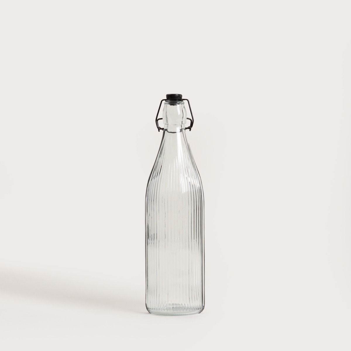 Butelka RAVEN ryflowana z klipsem 1 l