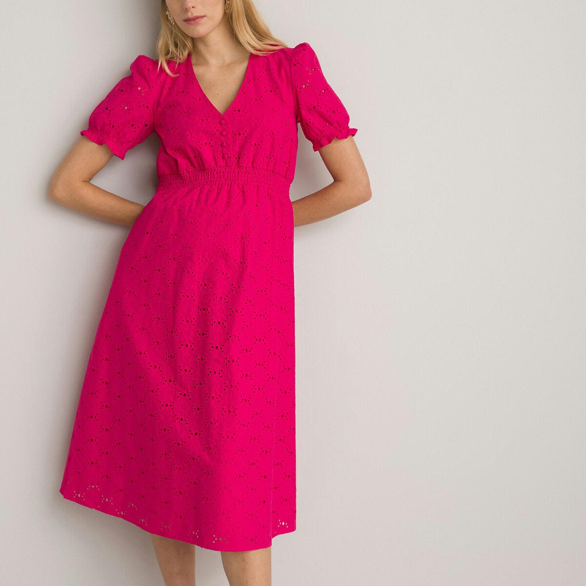 Robe de grossesse en broderie anglaise