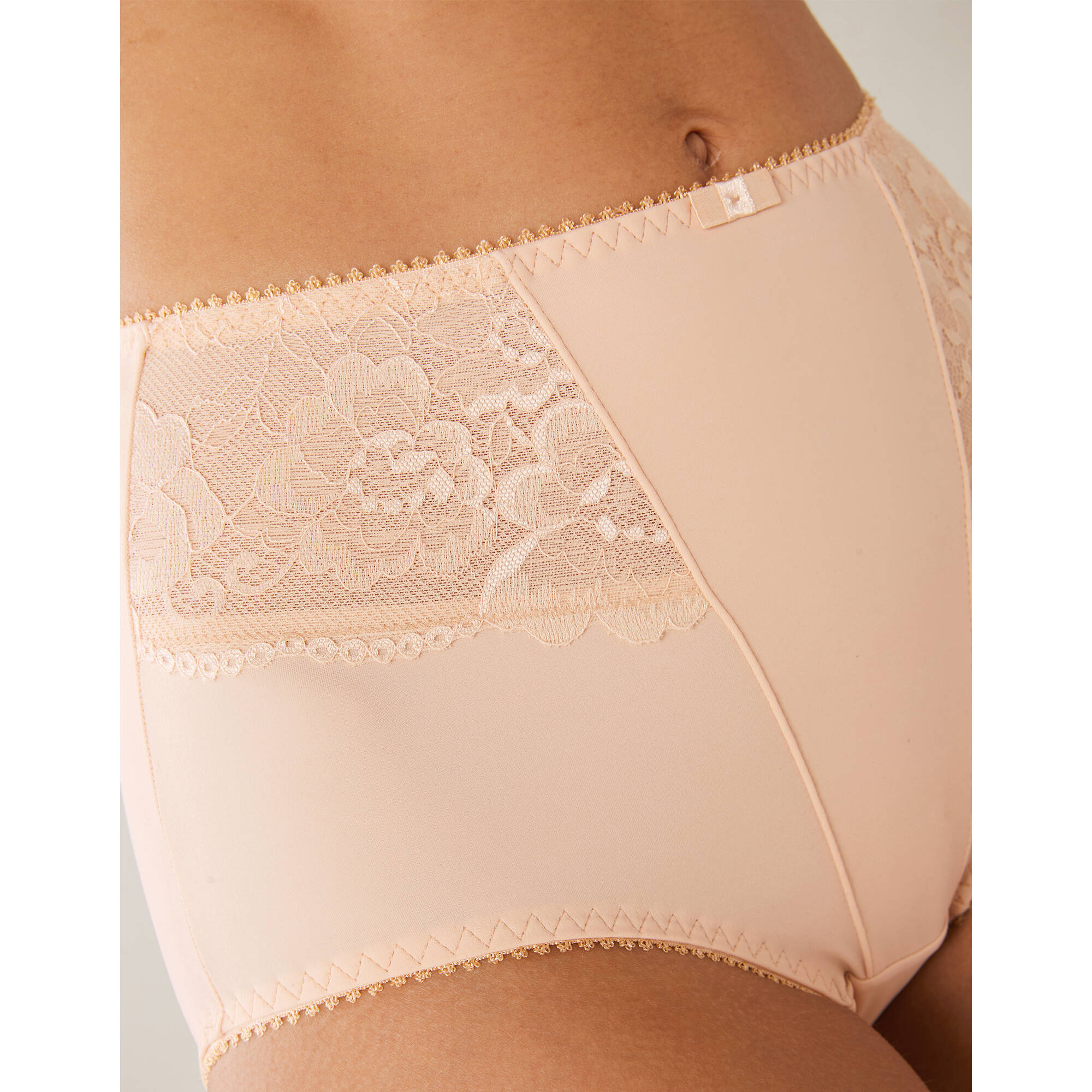 Gaine amincissante dentelle et microfibre