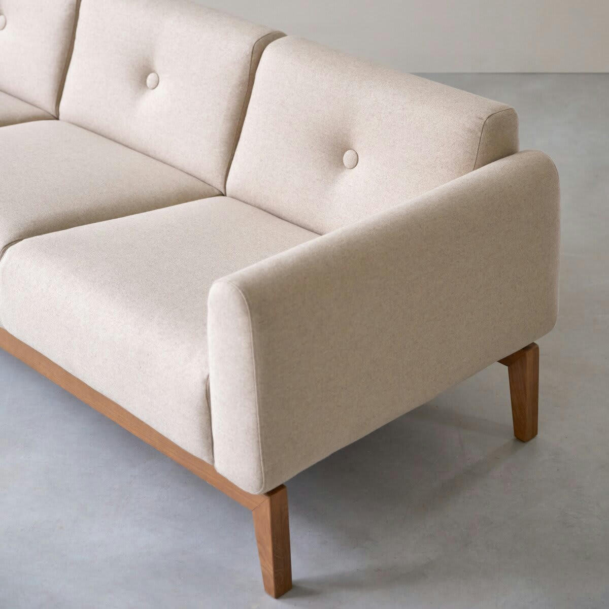 BJORN - Canapé en chêne massif et tissu écru 3 places