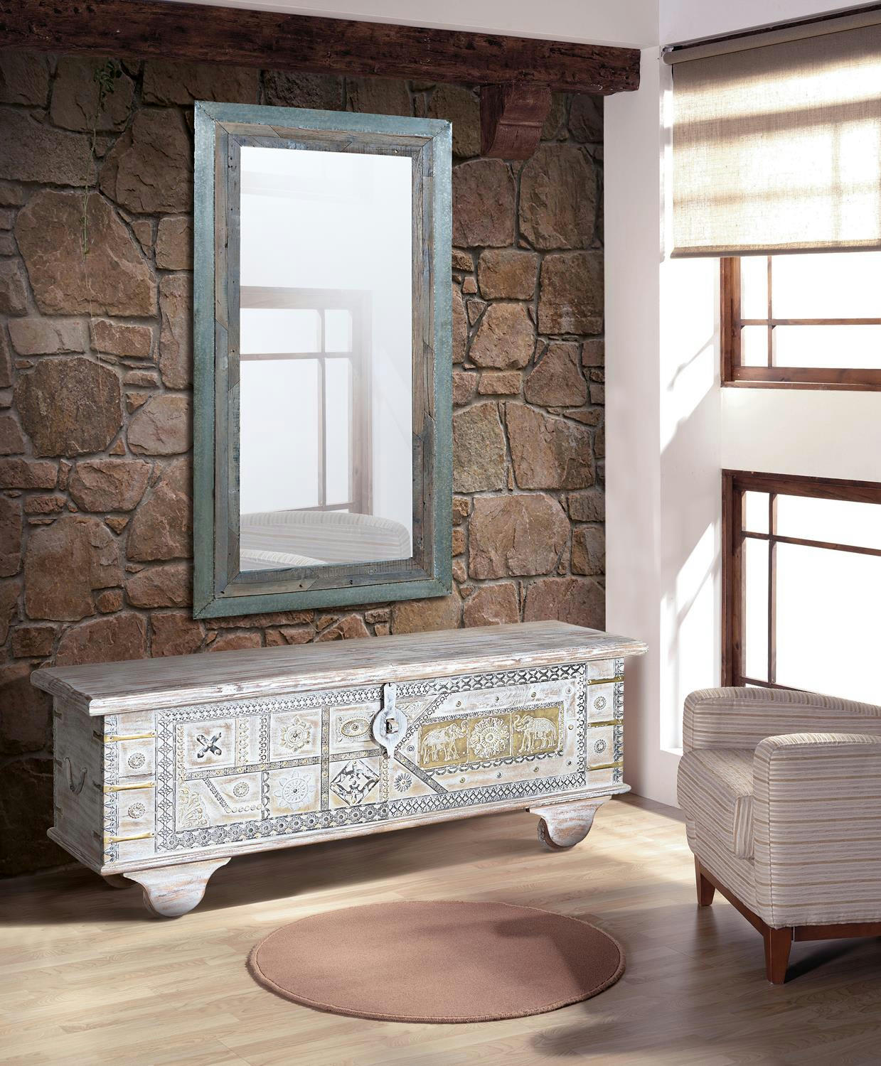 - Coffre en bois de manguier blanc vieilli