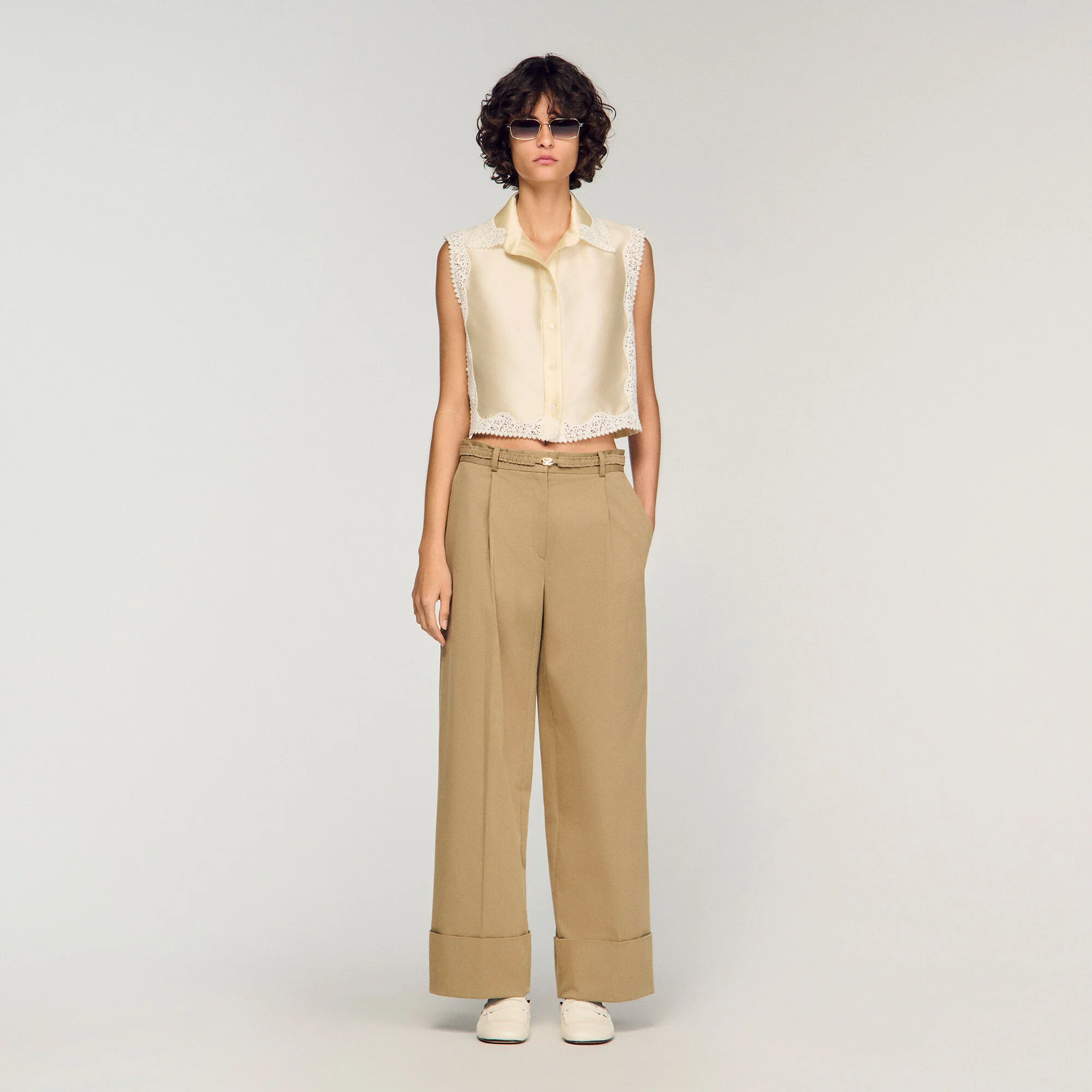 Chemise courte à détails dentelle