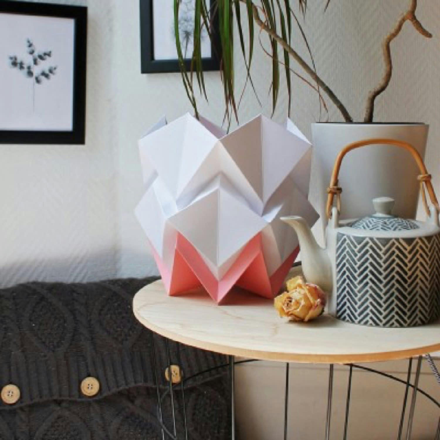 HIKARI - Lampe de table origami bicolore en papier taille M