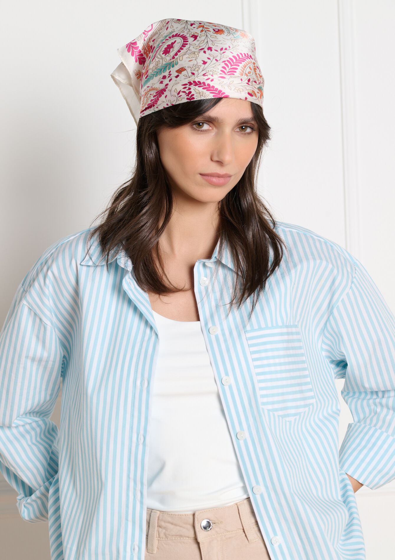 Satijnen sjaal met bloemenprint