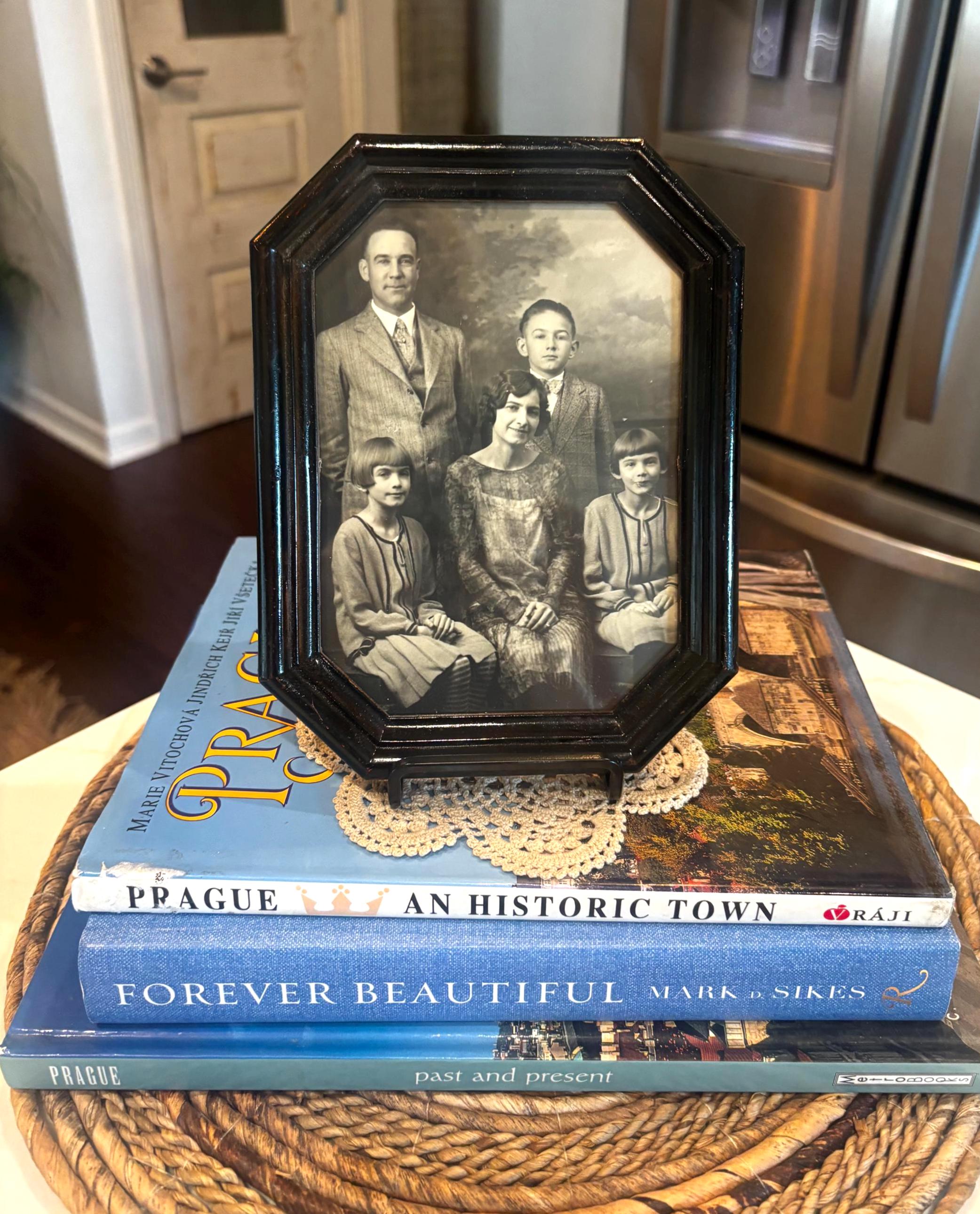 Vintage 1950's Octagonal Wood Frame and Original 1920's Family Photograph, Includes Easel, Neat Antique Photo