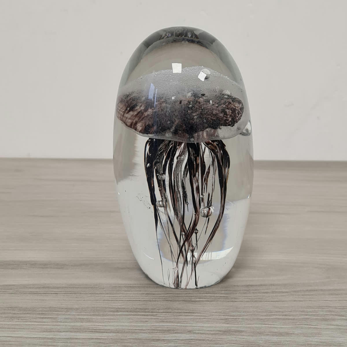 - Presse papier Méduse noir en verre 12 cm