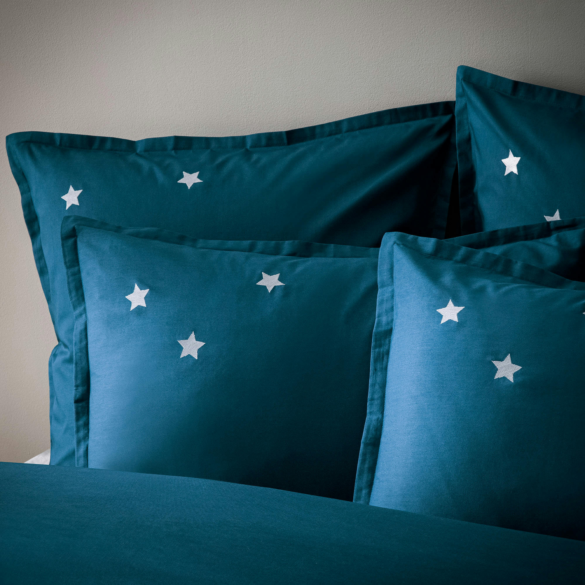 DOUCE NUIT - Housse de couette brodée en percale de coton BIO Bleu Paon 140x200cm