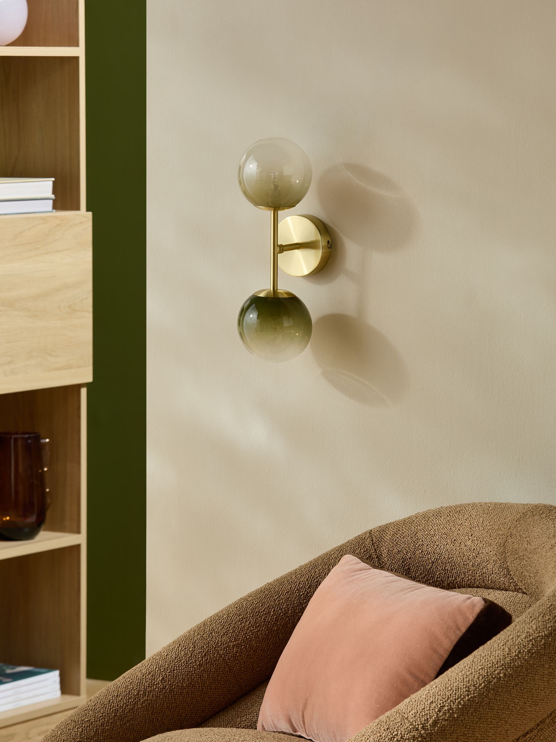 Globe Wall Light in Brass/Green Ombre