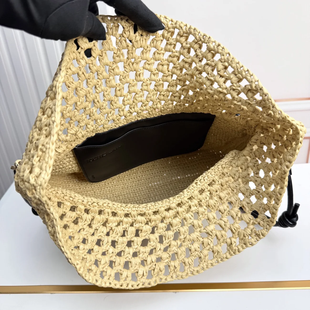 Loewe Medium Ola bag in raffia (7A regular version)