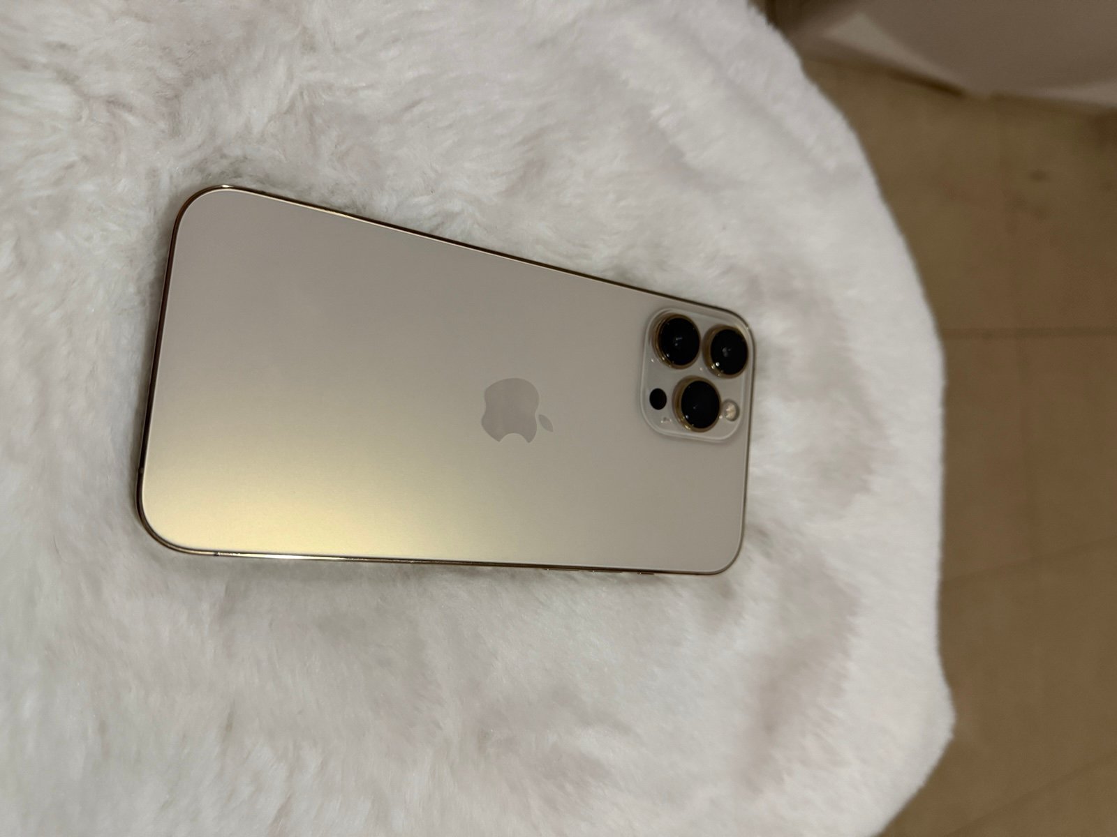 iPhone 13 Pro Max Gold 512 GB Unlocked - In basically brand new condition!!!